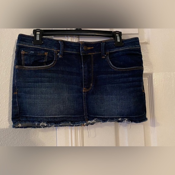 Abercrombie & Fitch Dresses & Skirts - Abercrombie & Fitch Pre-Owned Denim Mini Skirt Size 6